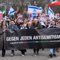 Wachsendes Problem: Antisemitismus in Deutschland. Umso wichtiger, dass Menschen dagegenhalten, wie hier auf einer Demonstration in Berlin.